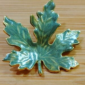 Kenneth Cole Green Maple Leaf Tack Pin